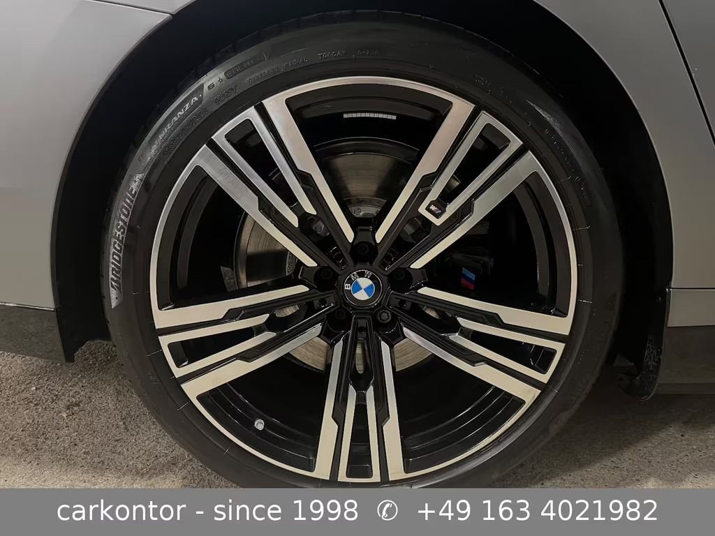 BMW i7