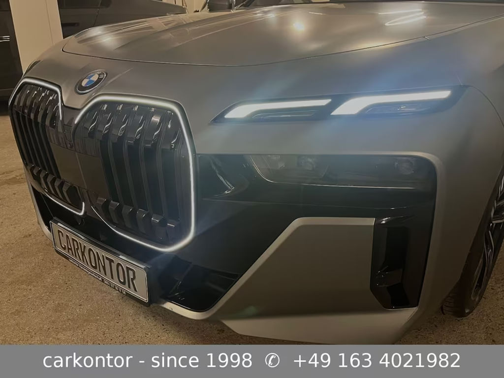 BMW i7