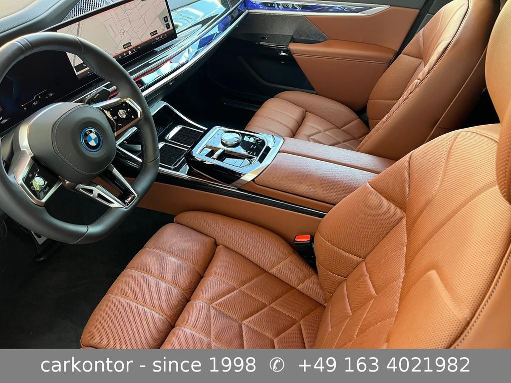 BMW i7