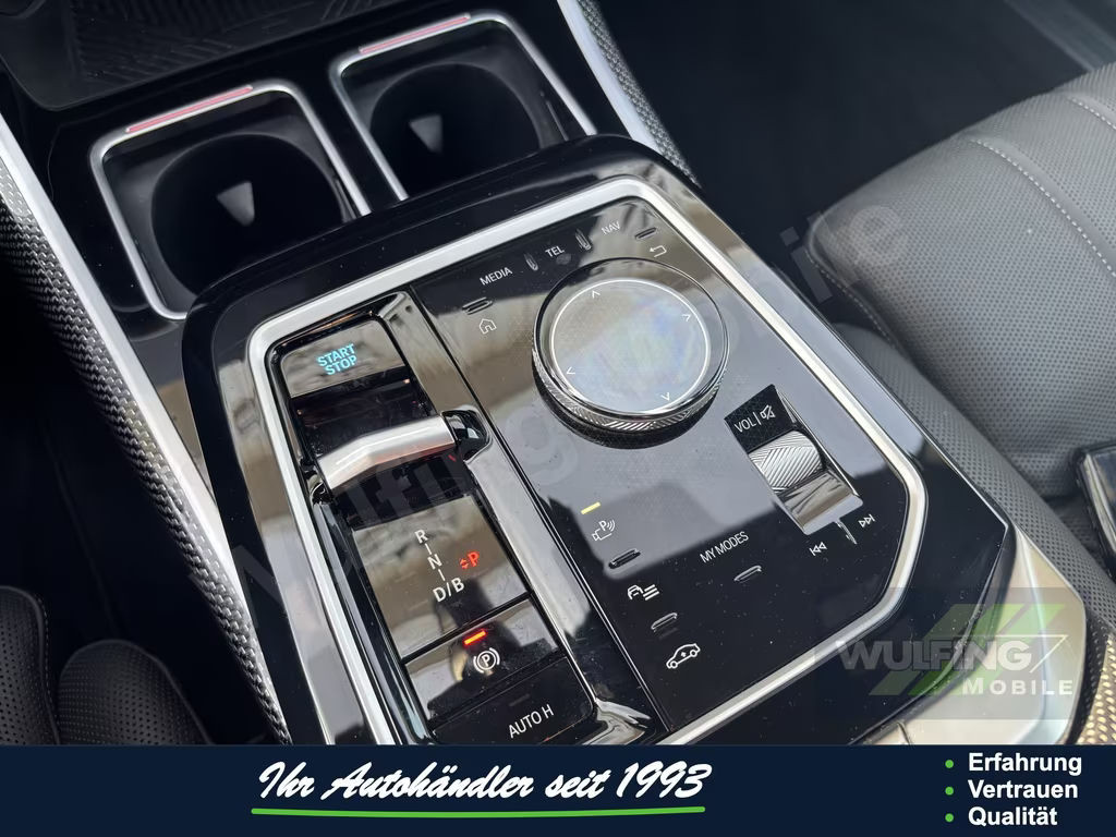 BMW i7