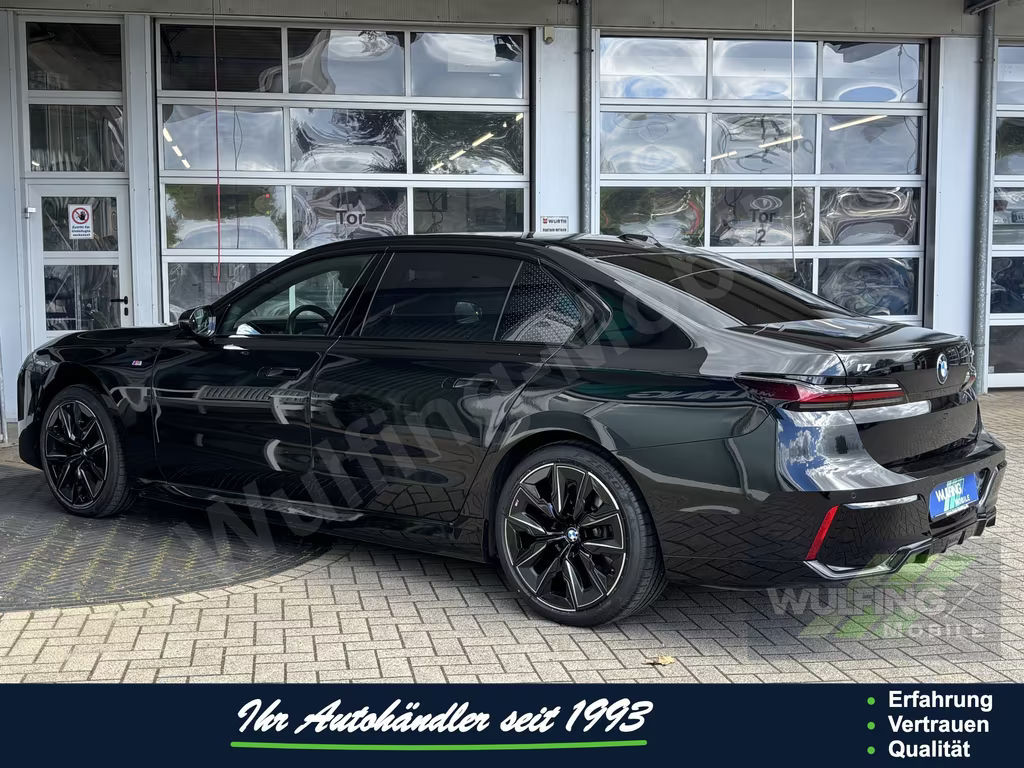 BMW i7