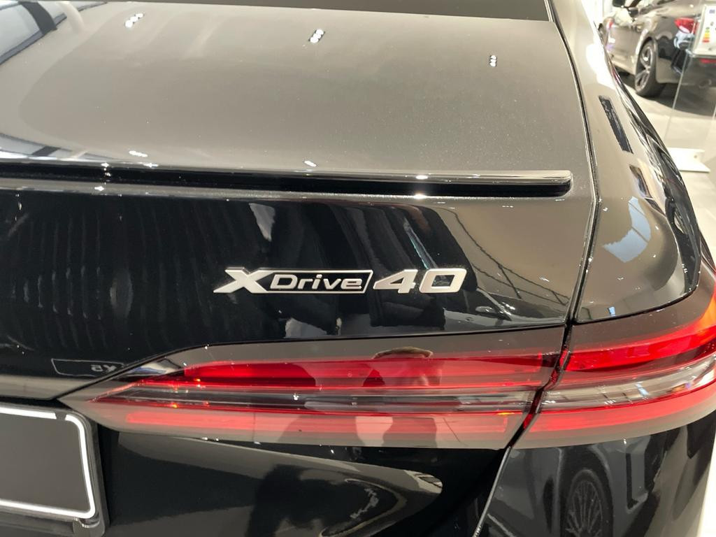 BMW i5