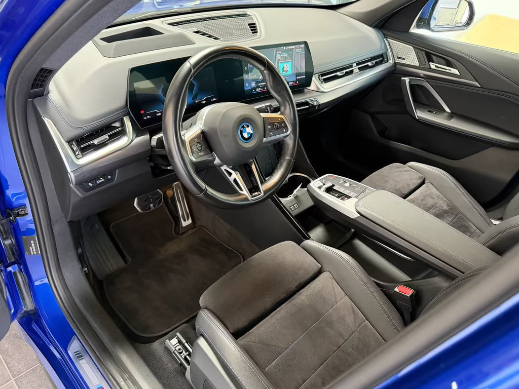 BMW iX1