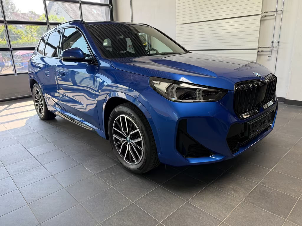 BMW iX1