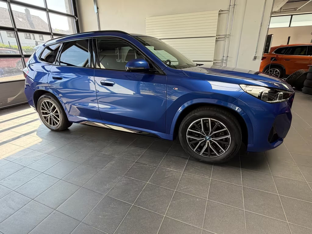 BMW iX1