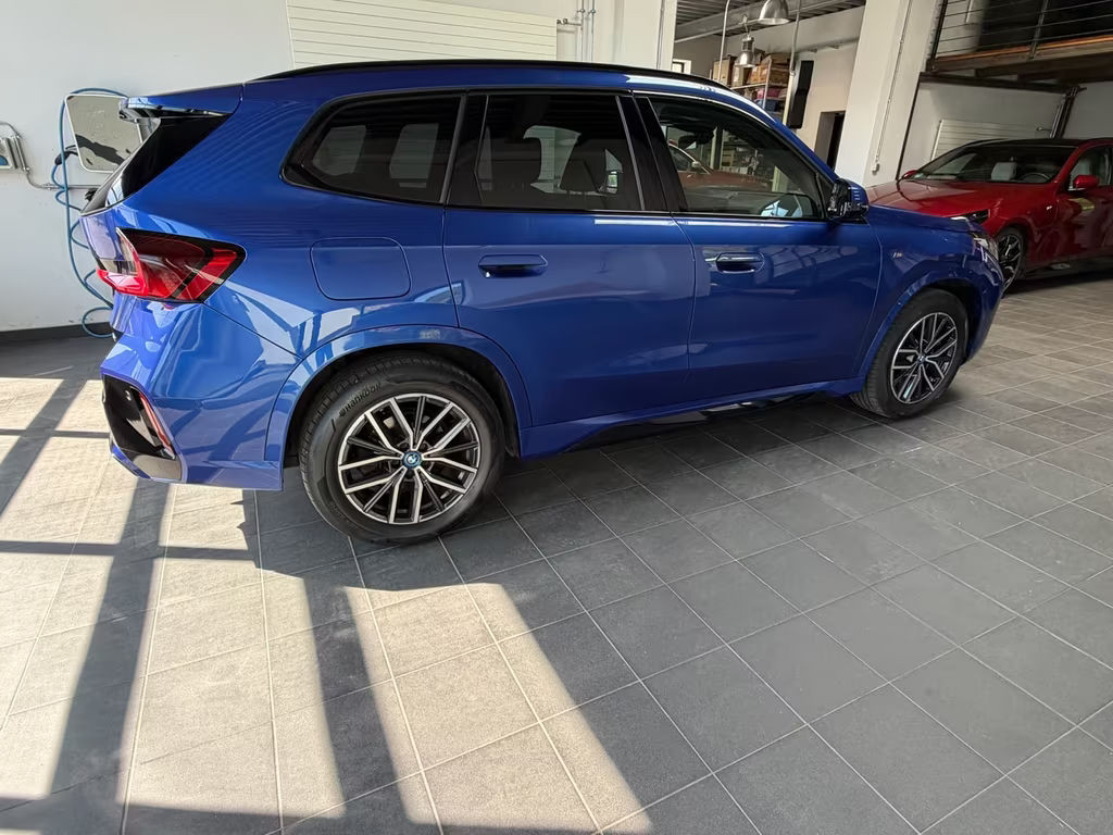 BMW iX1