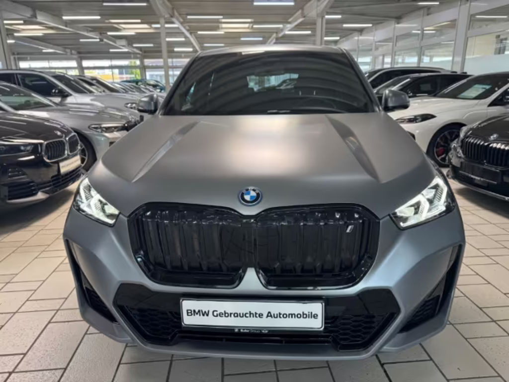 BMW iX1