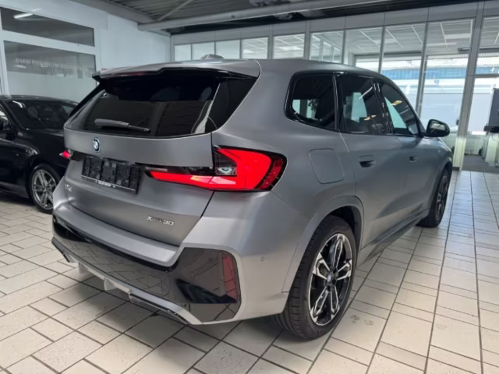 BMW iX1