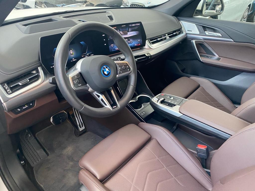 BMW iX1