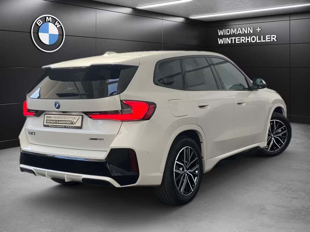 BMW iX1