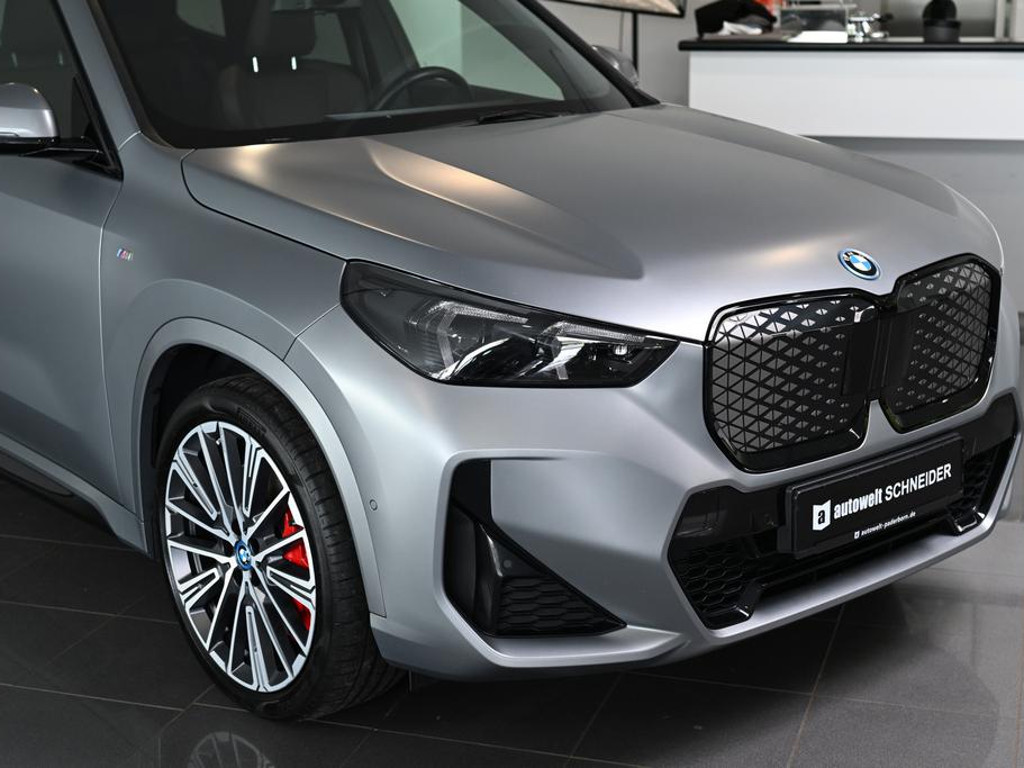 BMW iX1