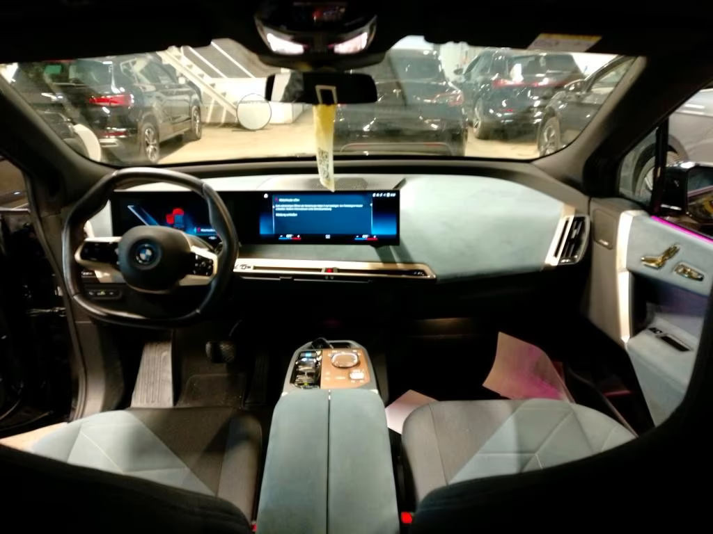 BMW iX