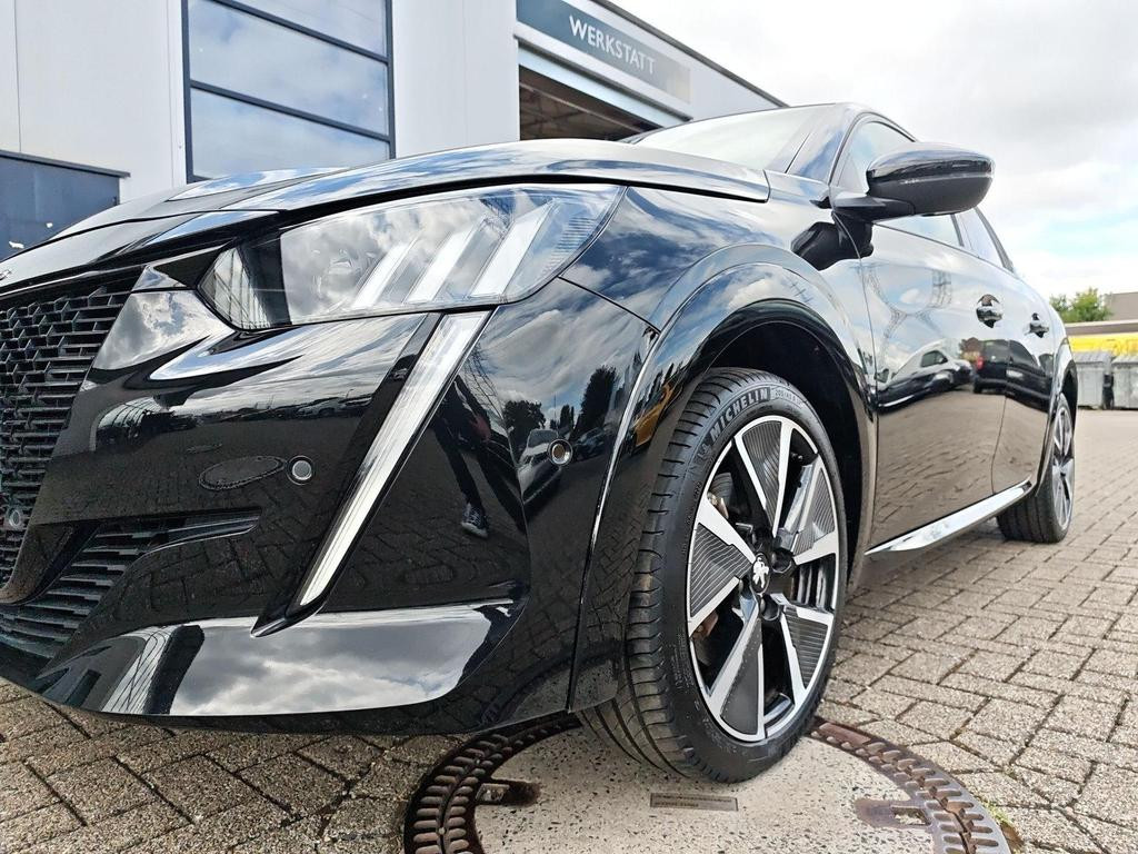 Peugeot e-208