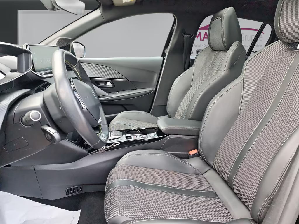 Peugeot e-208