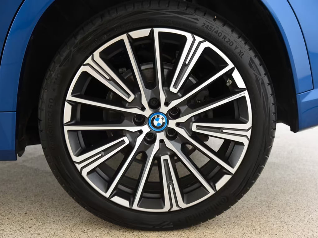 BMW iX1