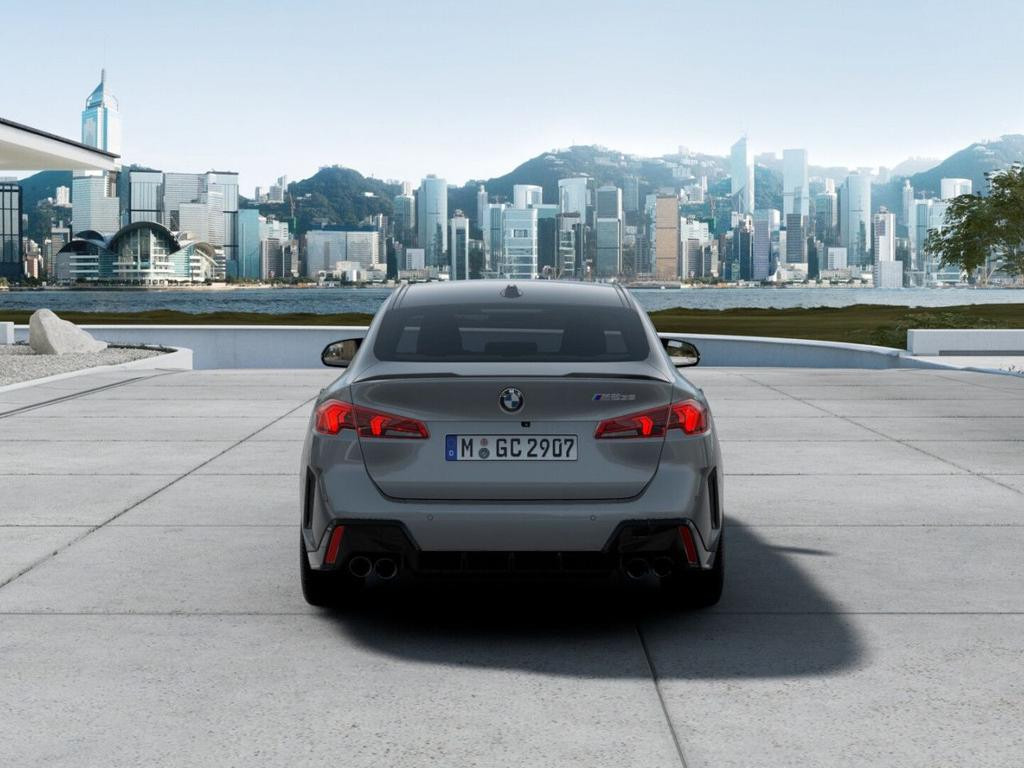 BMW M235