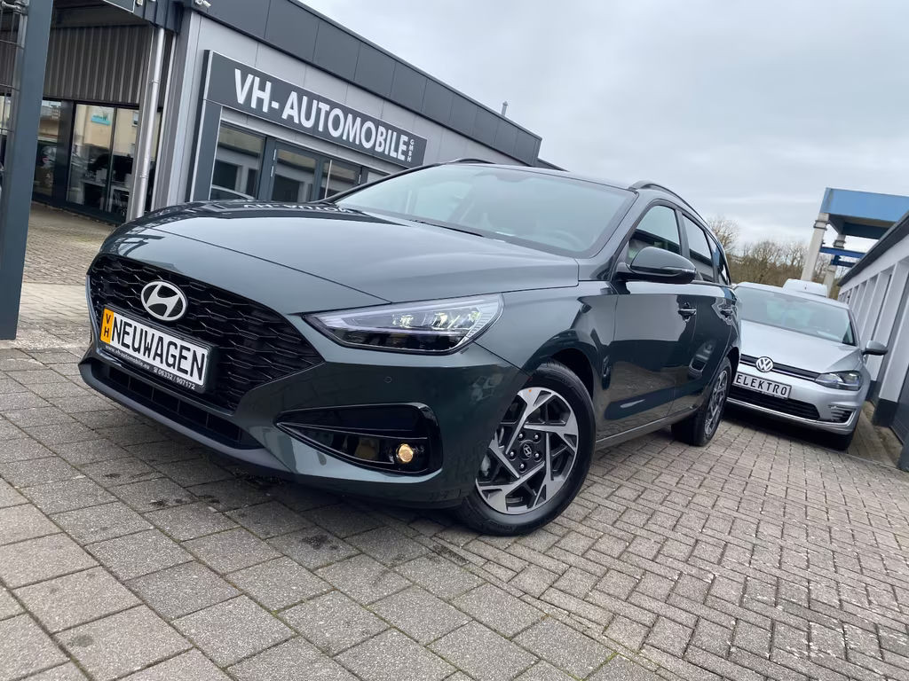 Hyundai i30 cw DCT*NAVI*LED SW*PDC vo&hi&R.KAMERA*WINTER