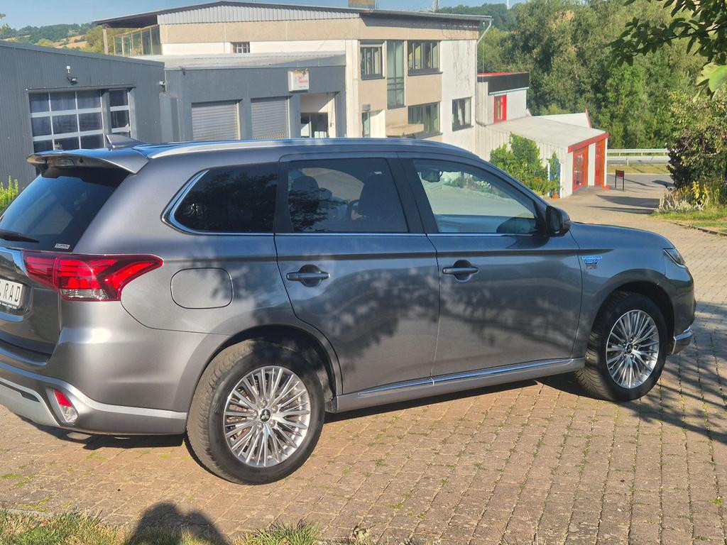 Mitsubishi Outlander PHEV 4WD