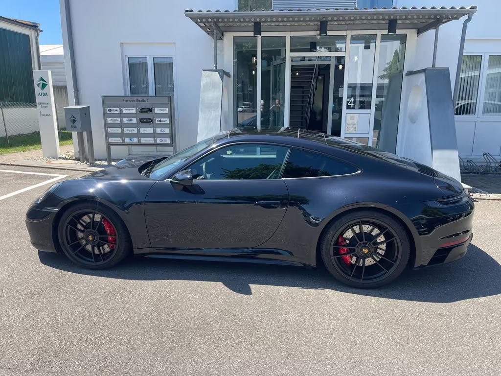 Porsche 911 GTS 4 992