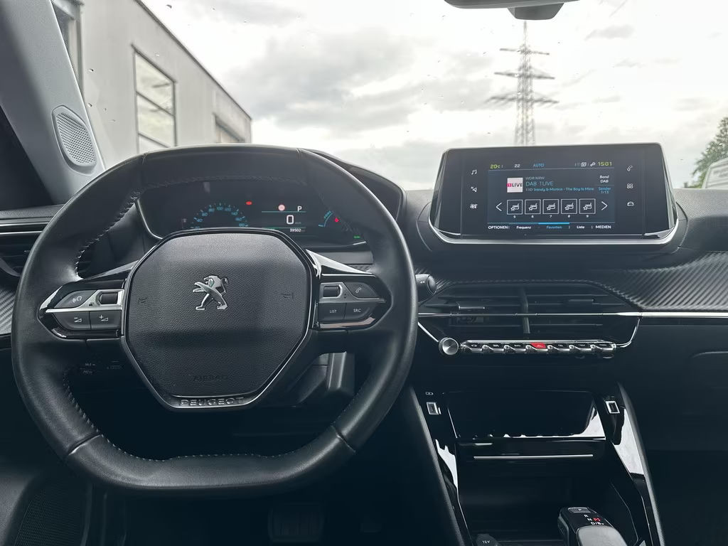 Peugeot e-2008