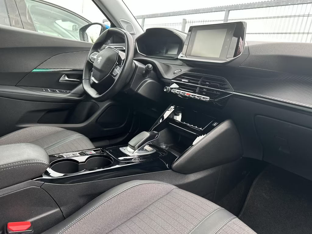 Peugeot e-2008