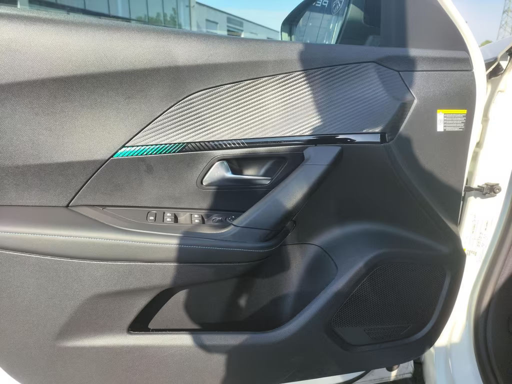 Peugeot e-2008