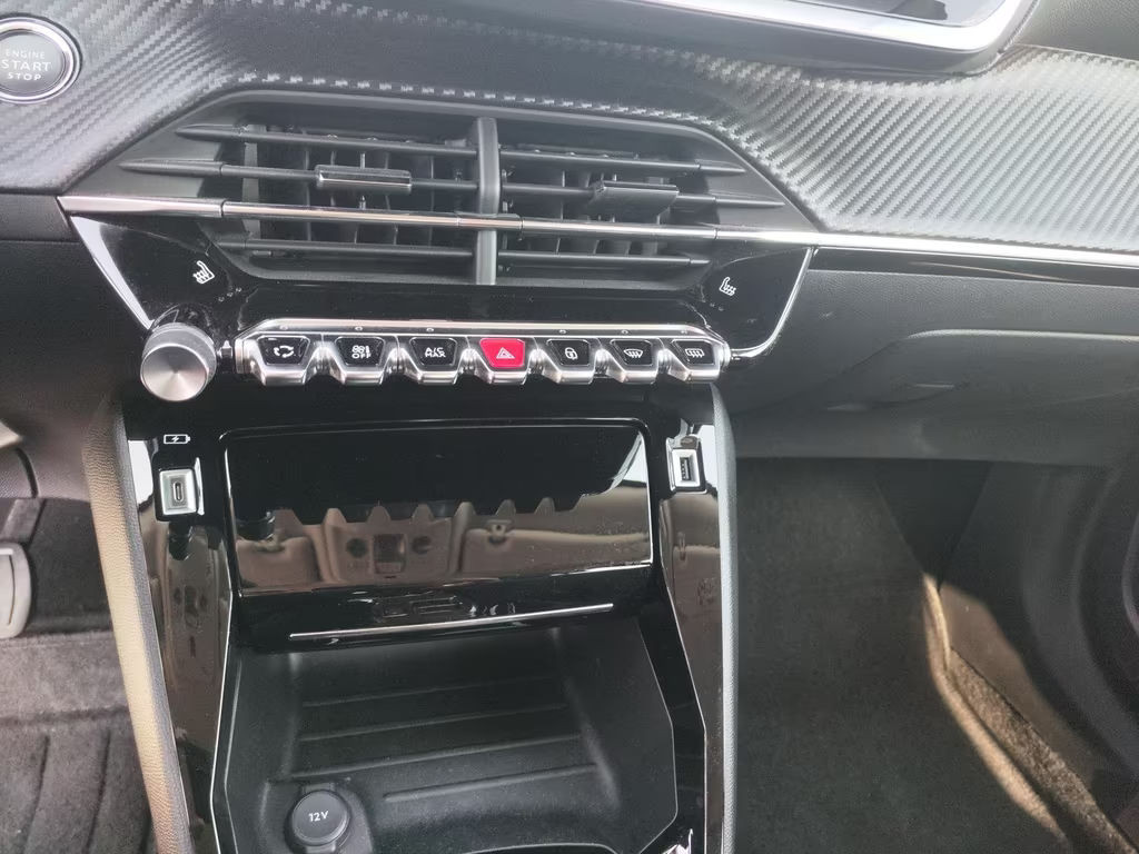 Peugeot e-2008