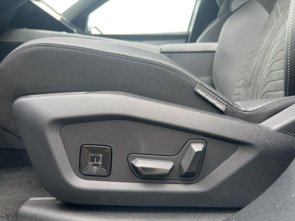 Peugeot E-3008