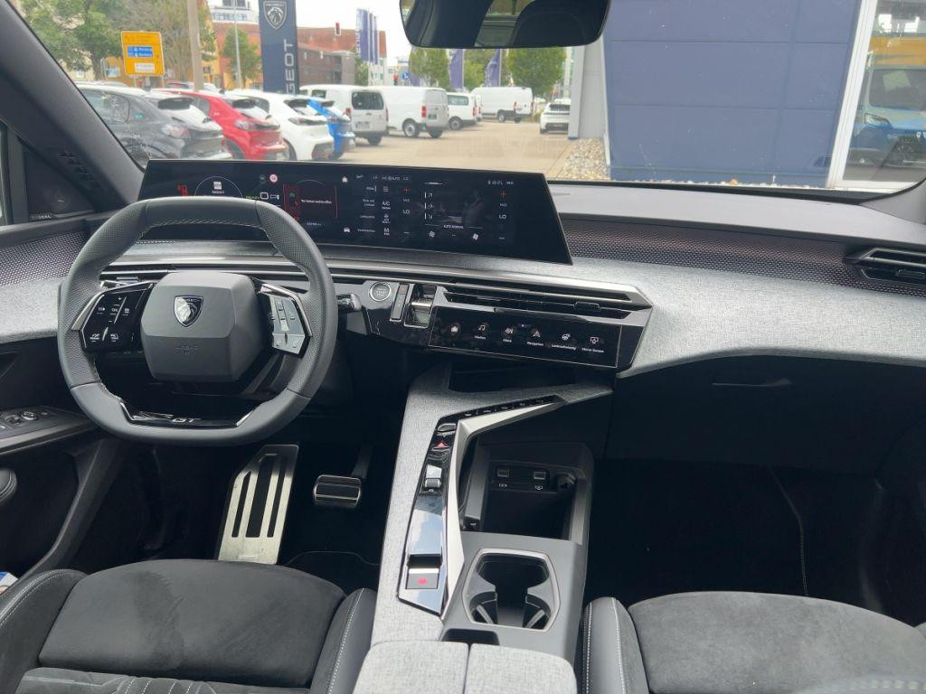 Peugeot E-3008
