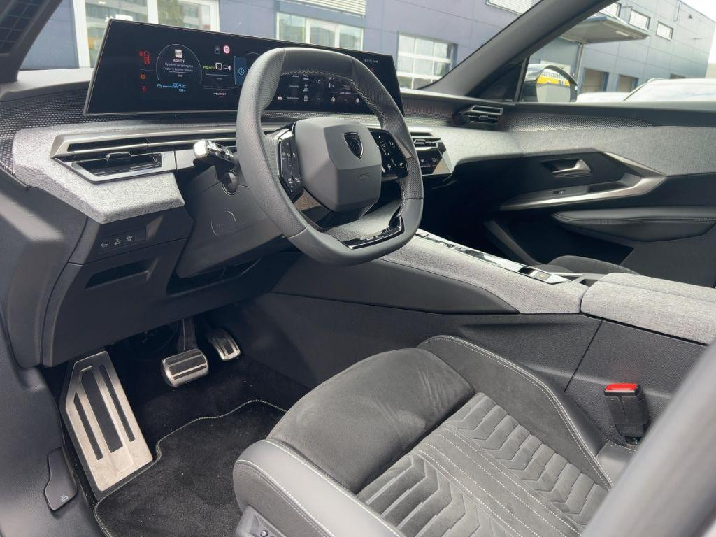 Peugeot E-3008