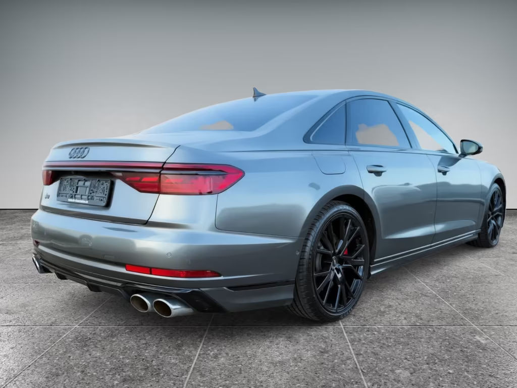 Audi S8