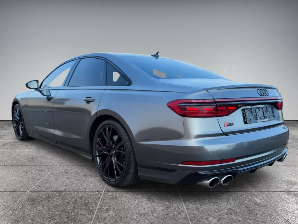 Audi S8