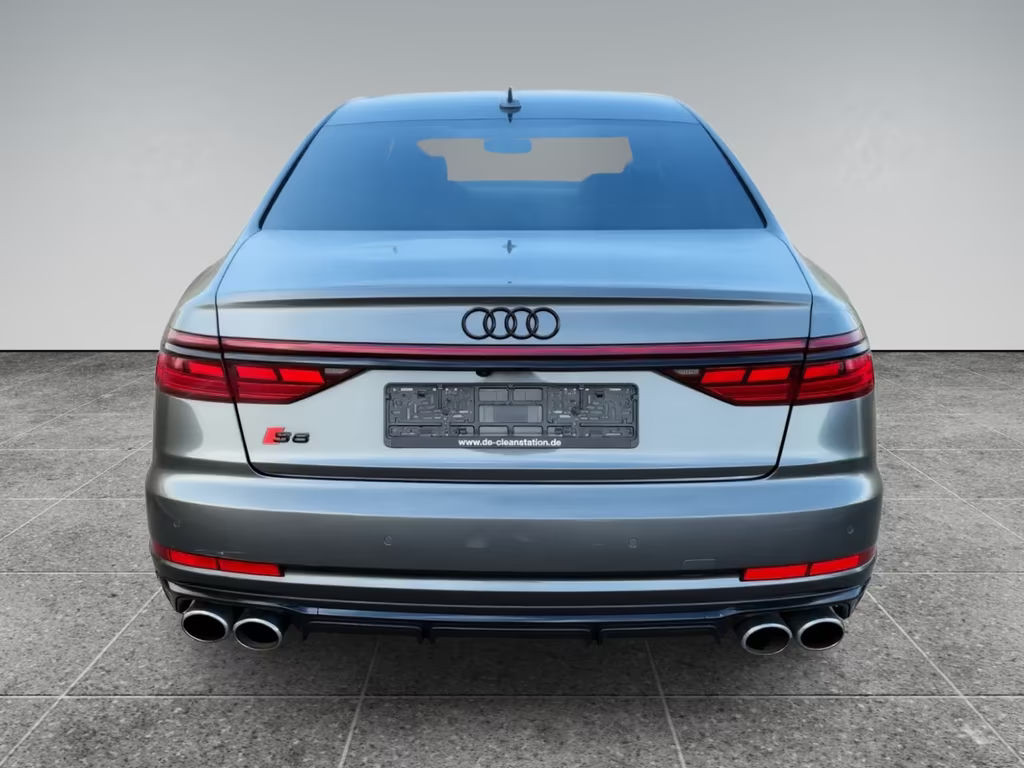 Audi S8