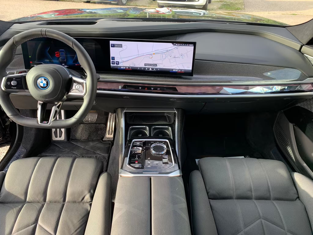 BMW i7