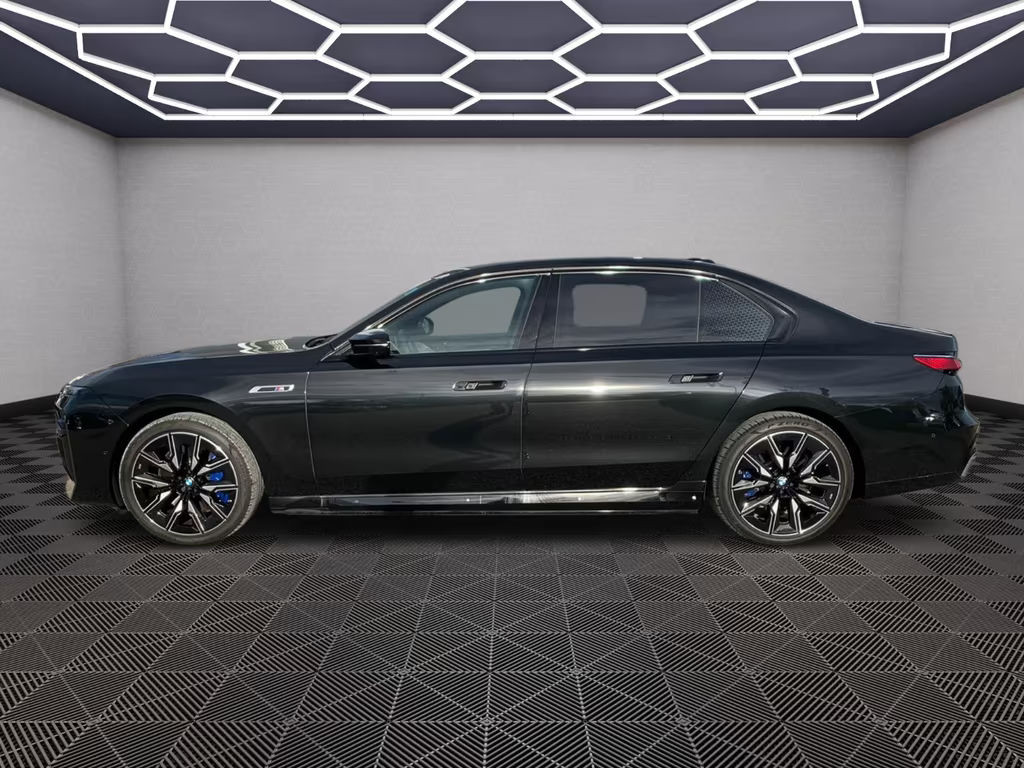 BMW i7
