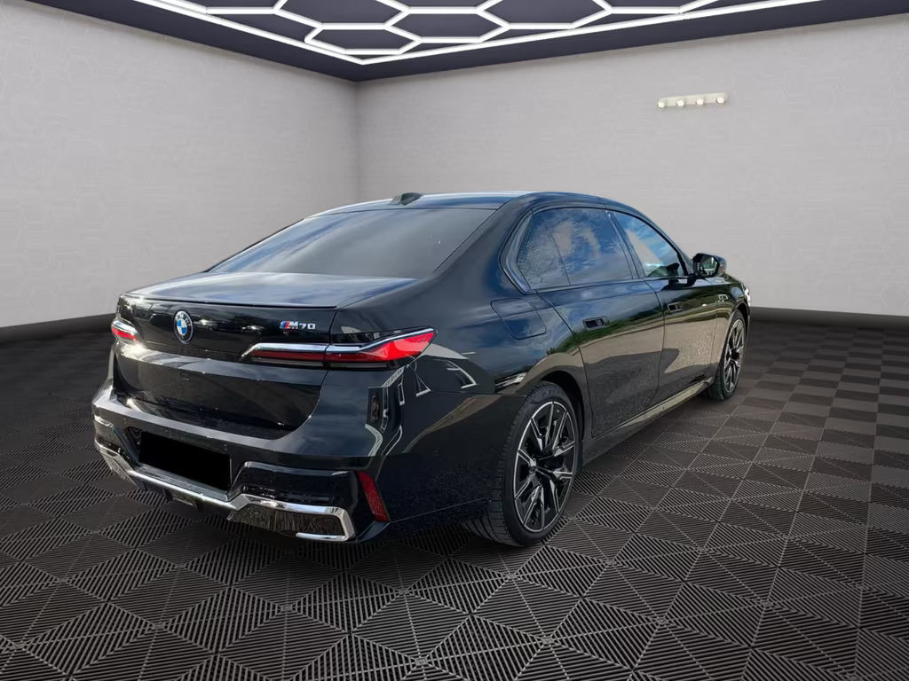 BMW i7
