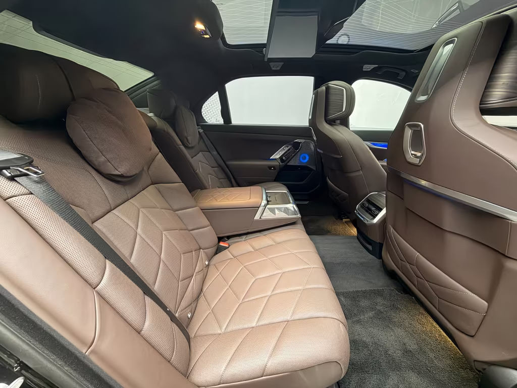 BMW i7