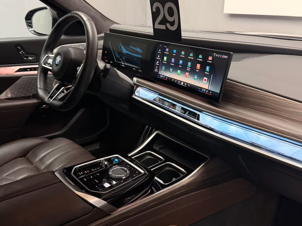 BMW i7