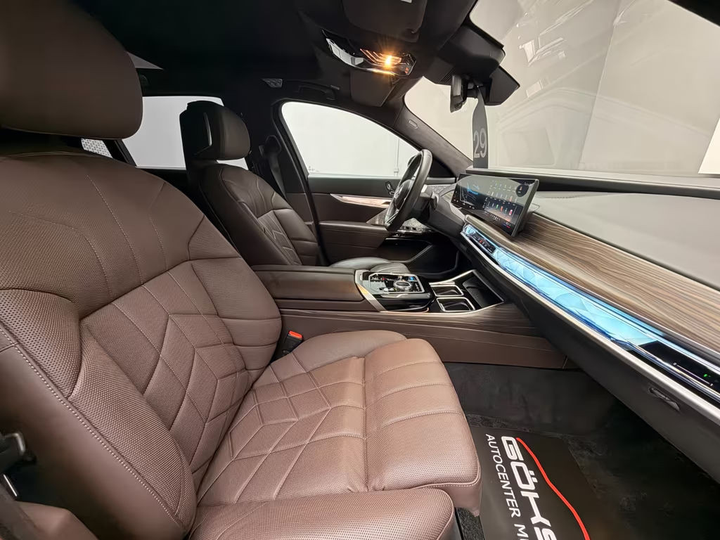 BMW i7