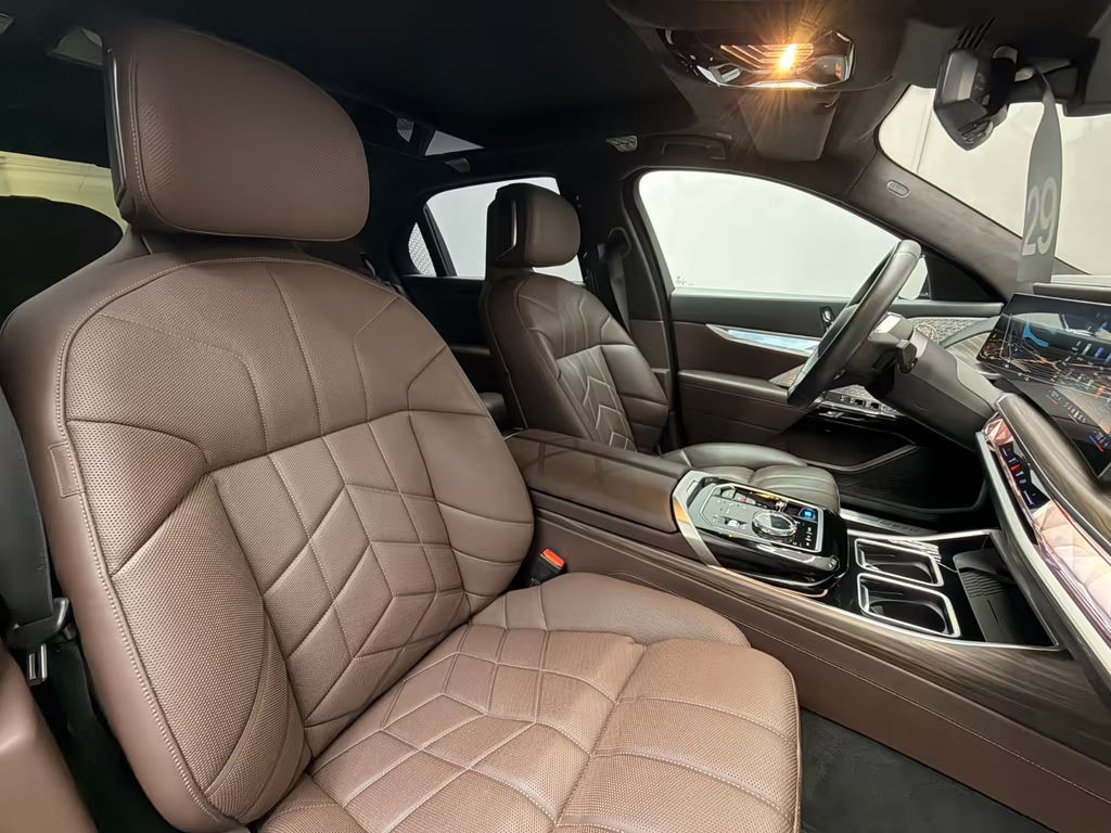 BMW i7