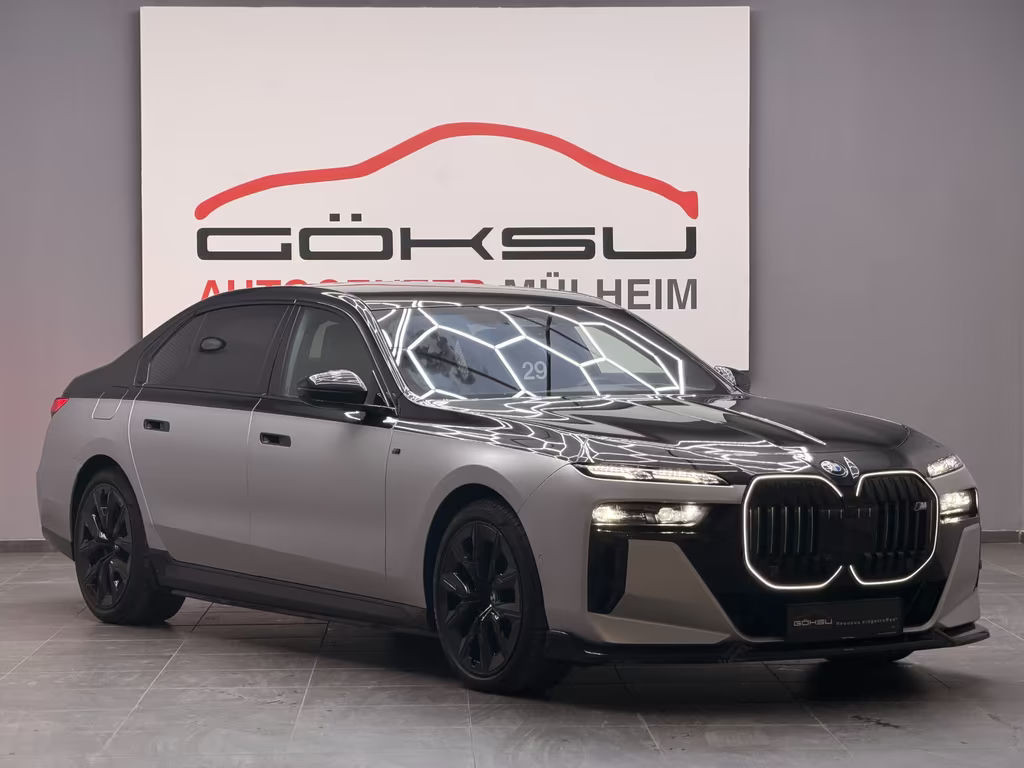 BMW i7