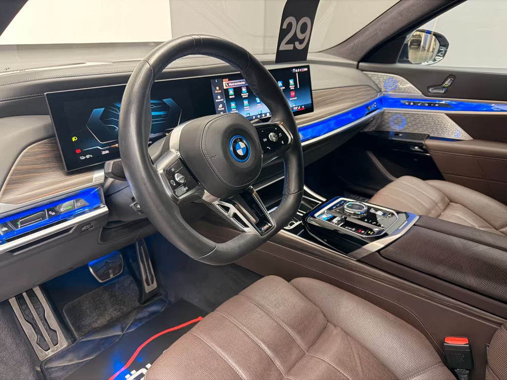 BMW i7