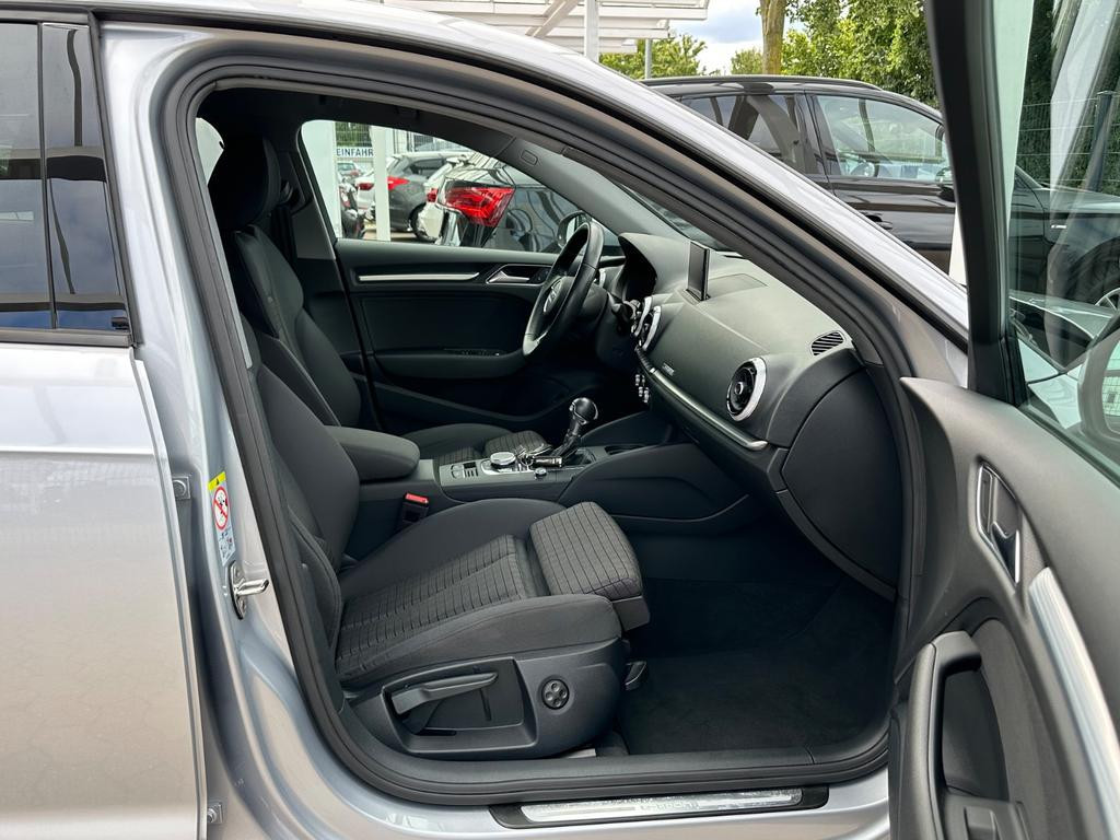 Audi A3 Sportback Sedan e-tron Sport
