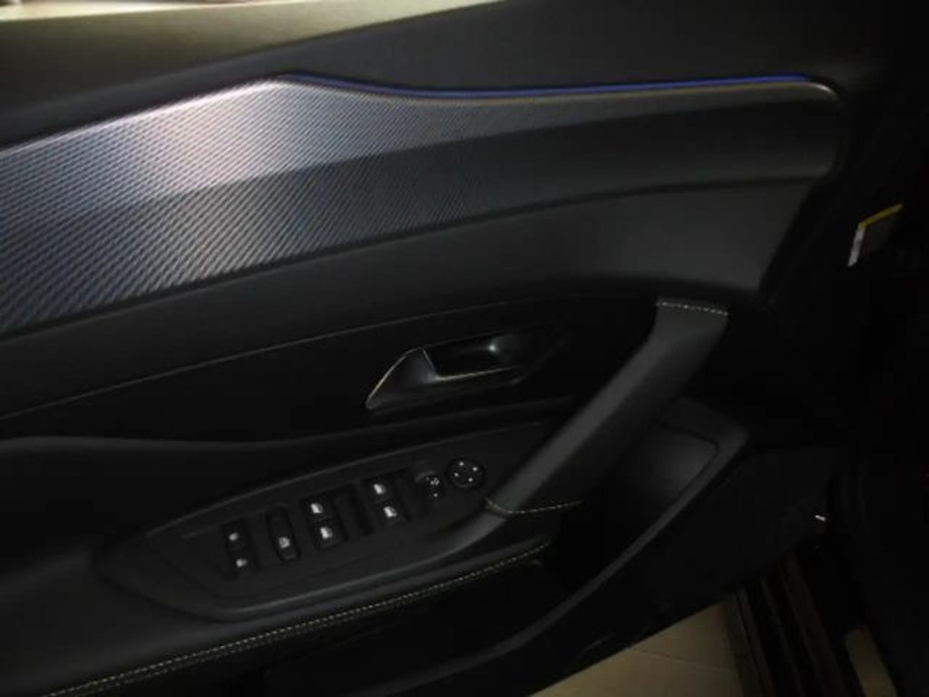 Peugeot e-308