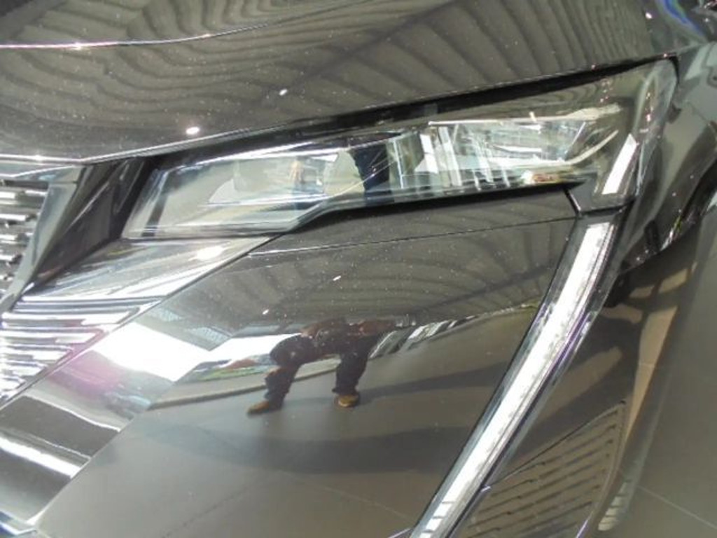 Peugeot e-308