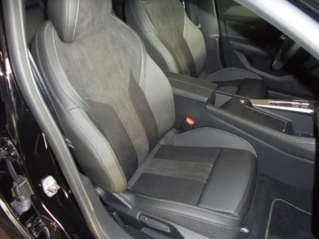 Peugeot e-308