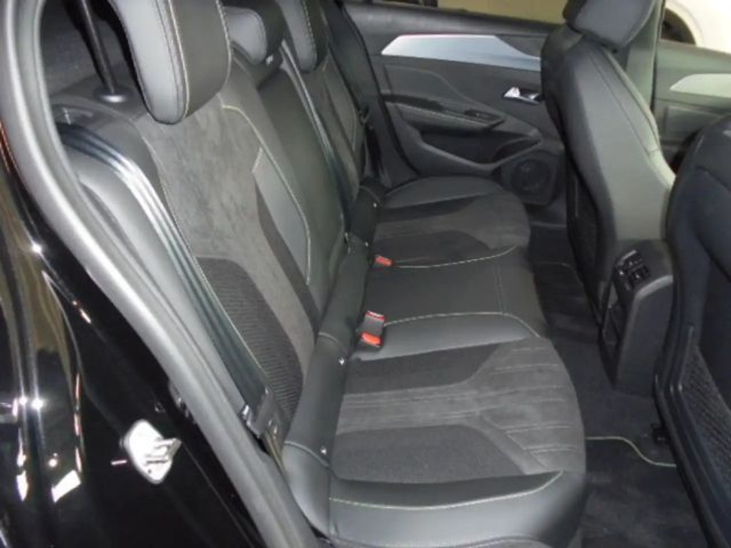 Peugeot e-308