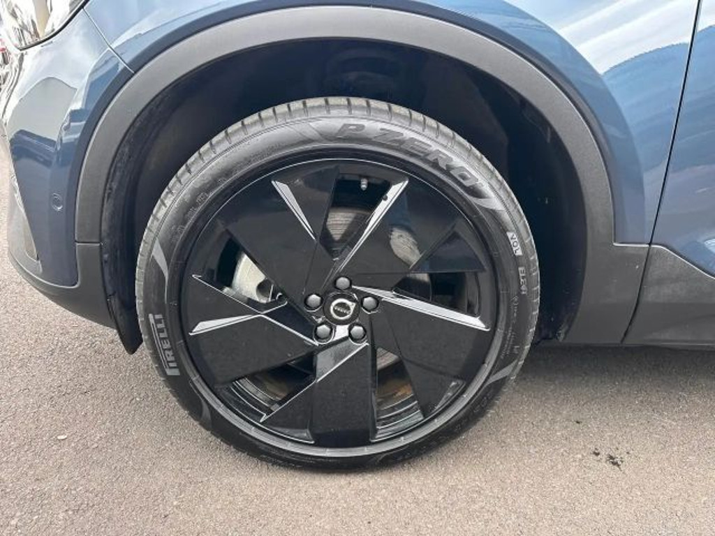Volvo EX40