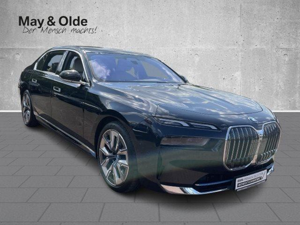 BMW i7