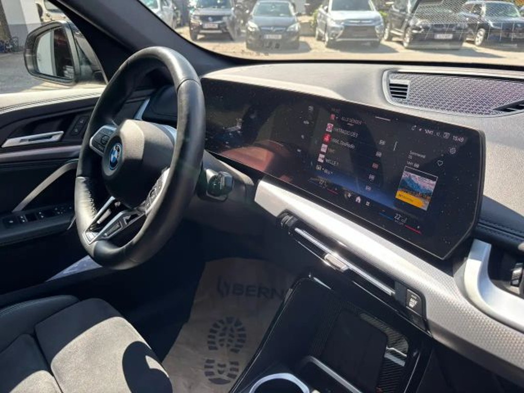 BMW iX1